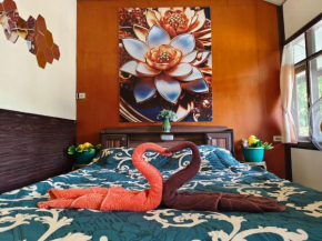 Regal Eagle Guesthouse -Thai House and Garden